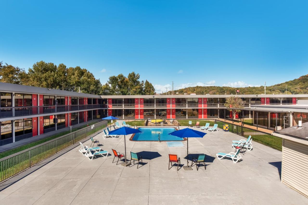 Econo Lodge Кейв-Сіті Екстер'єр фото