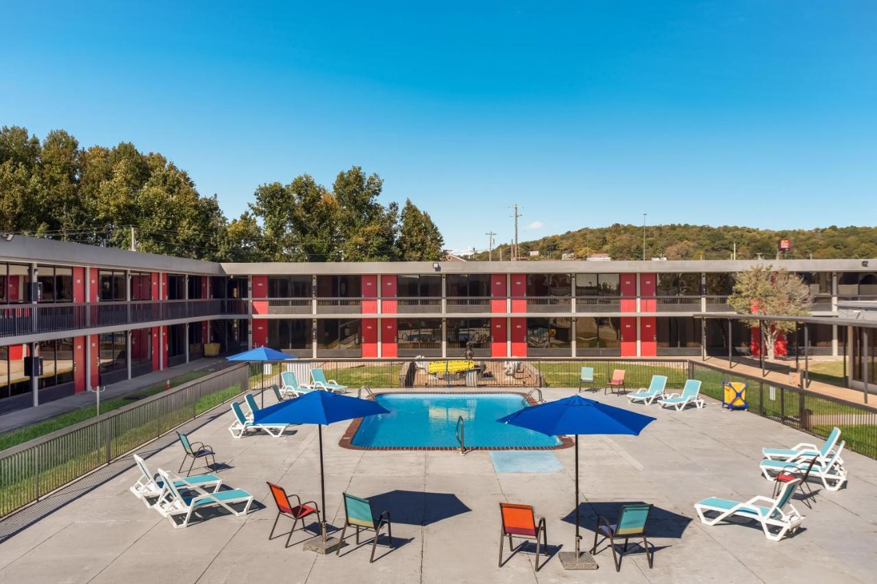Econo Lodge Кейв-Сіті Екстер'єр фото