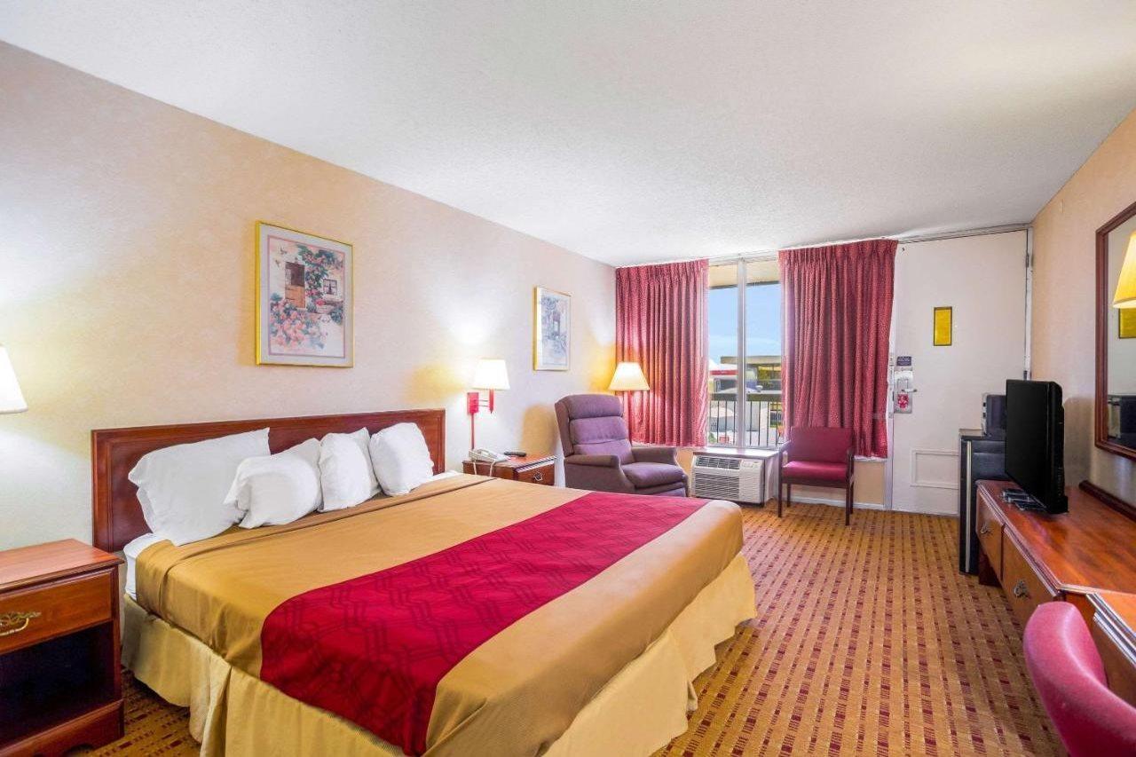 Econo Lodge Кейв-Сіті Екстер'єр фото