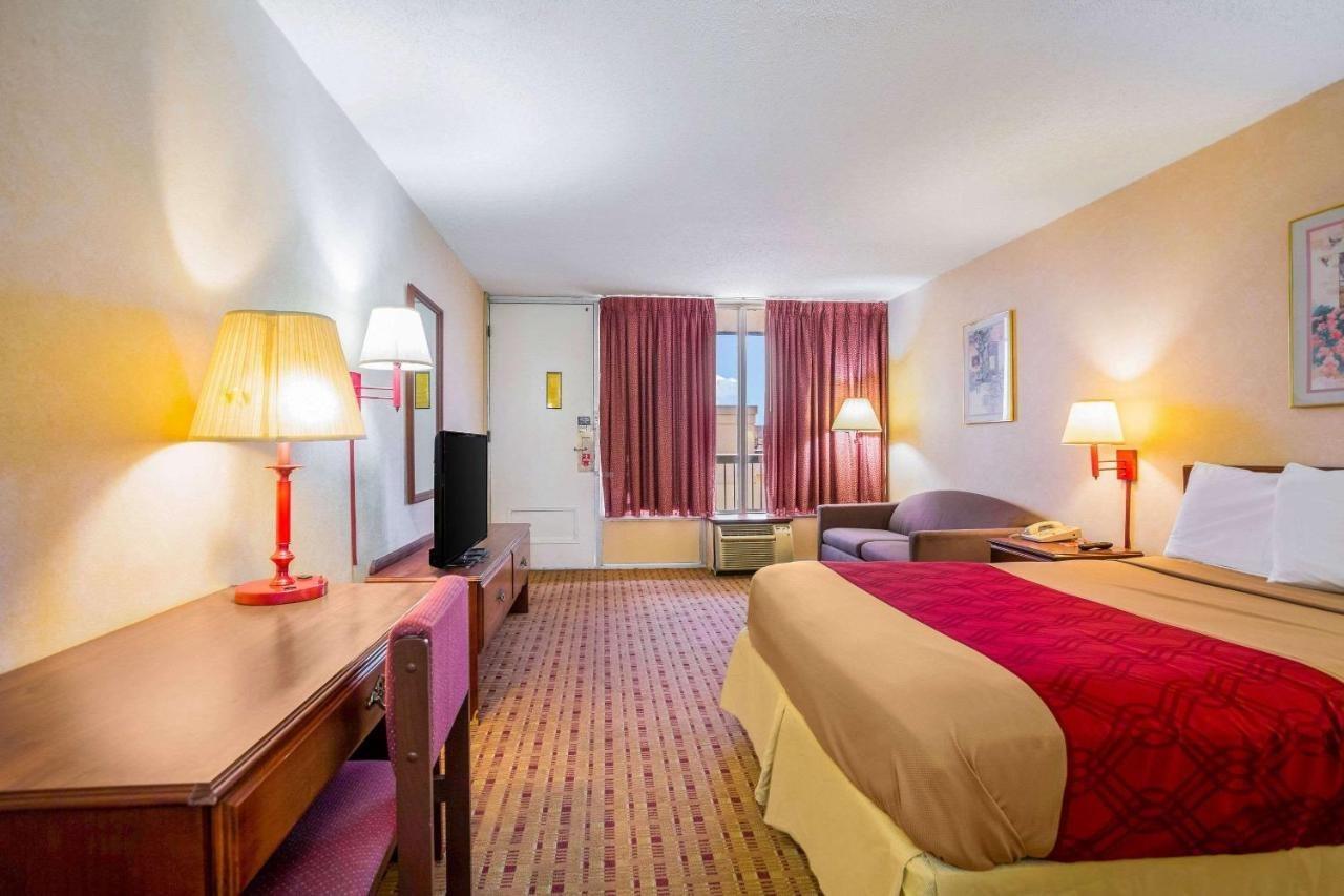 Econo Lodge Кейв-Сіті Екстер'єр фото