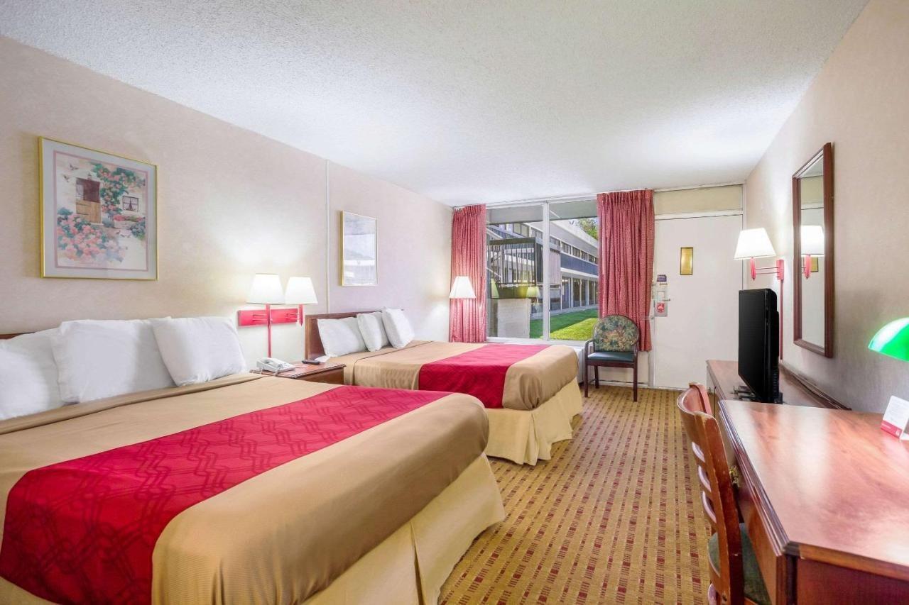 Econo Lodge Кейв-Сіті Екстер'єр фото