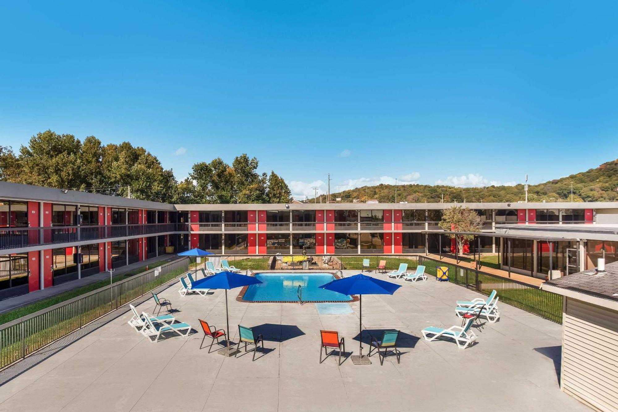Econo Lodge Кейв-Сіті Екстер'єр фото