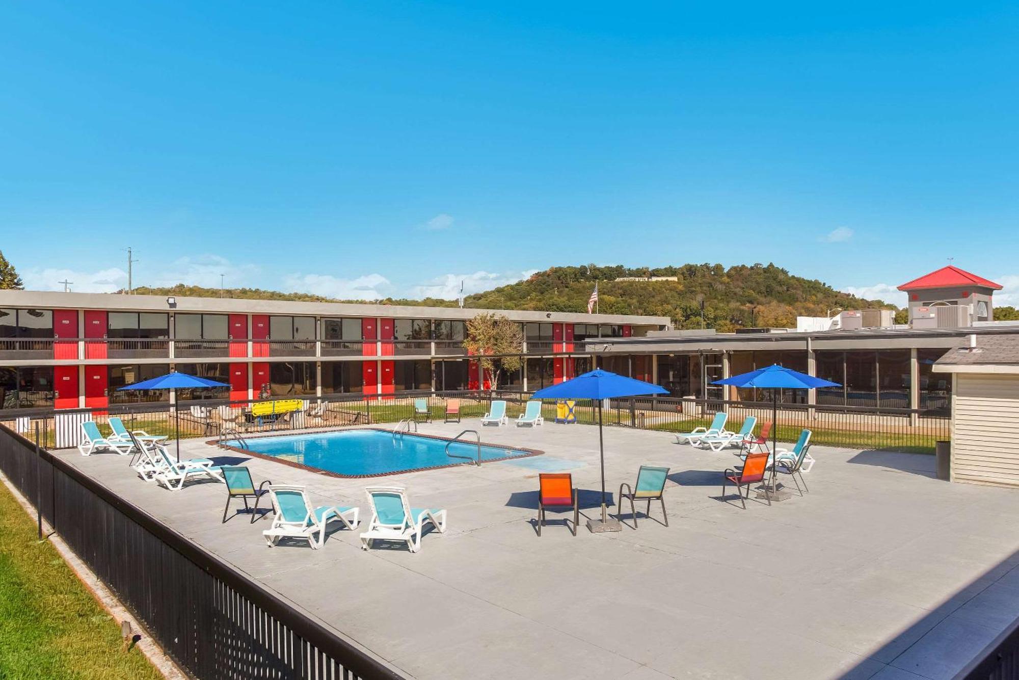 Econo Lodge Кейв-Сіті Екстер'єр фото