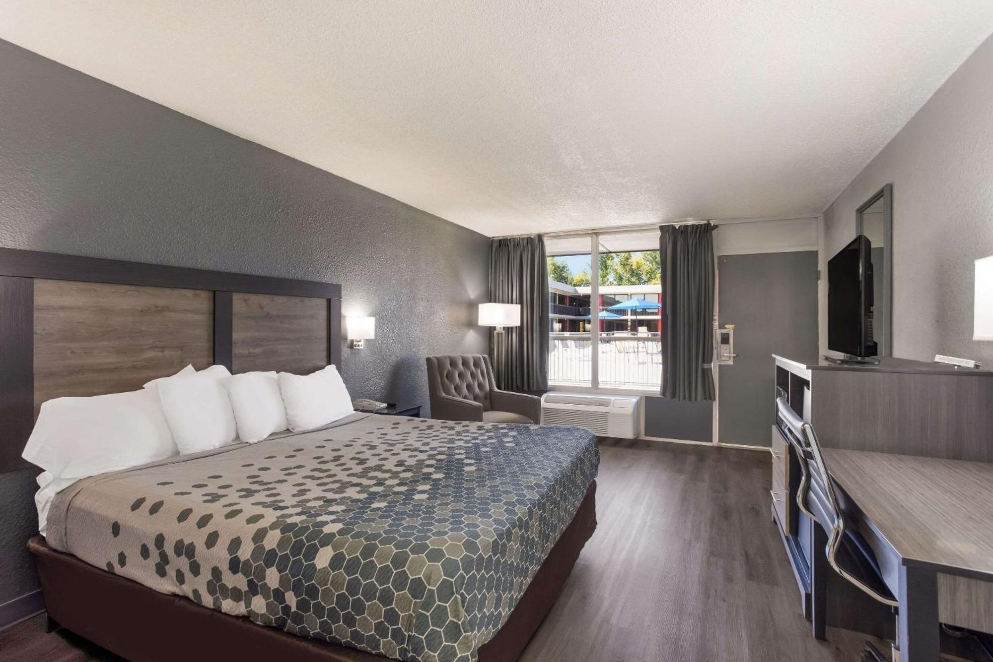 Econo Lodge Кейв-Сіті Екстер'єр фото