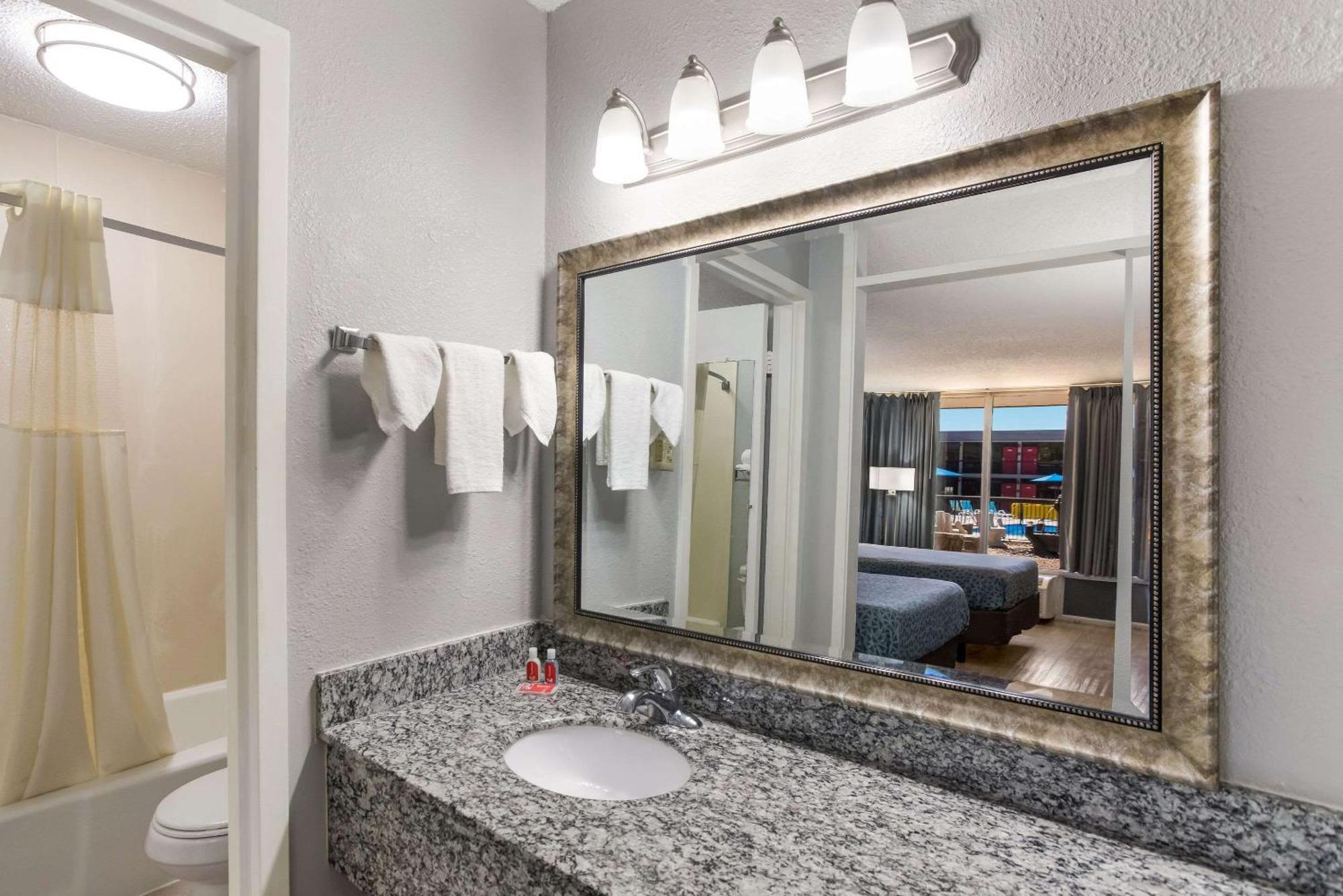 Econo Lodge Кейв-Сіті Екстер'єр фото